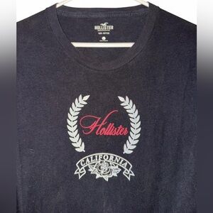 Hollister Navy Short Sleeve Graphic Tee with White and Red Print